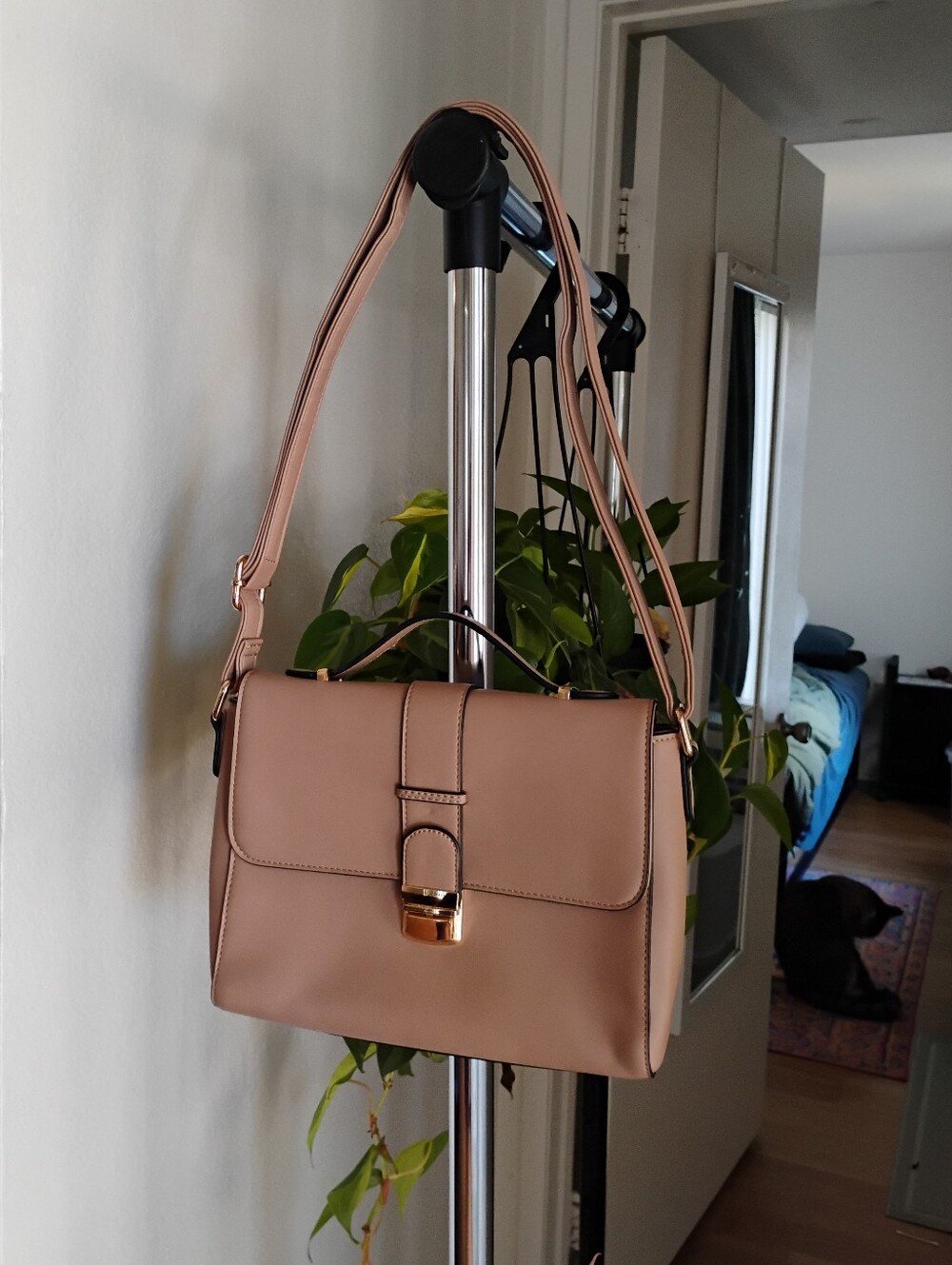 Catmicoo crossbody in light taupe